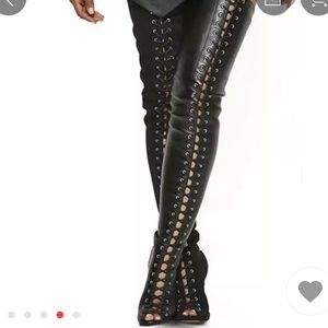 Lace up leather boots ⭐️💕